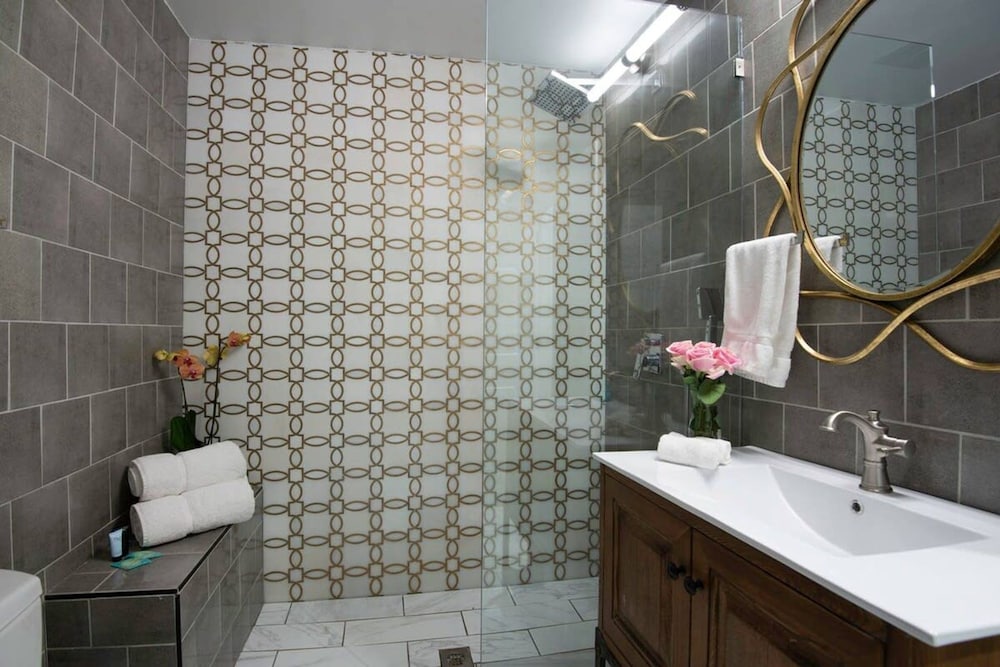 8br-best Location Heated Pool Jacuzzi Spa Gym
