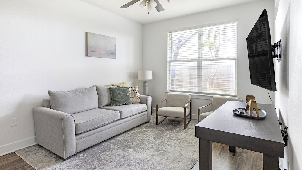 Landing Apartments - North Dallas
