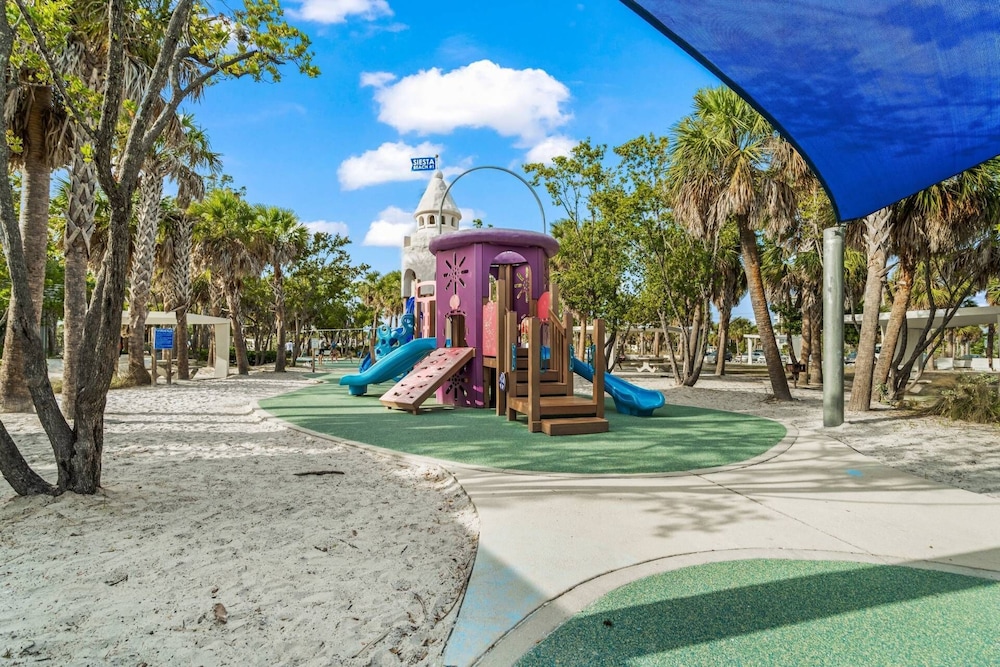Coastal Breeze Siesta Entire 4-unit Complex With Dock