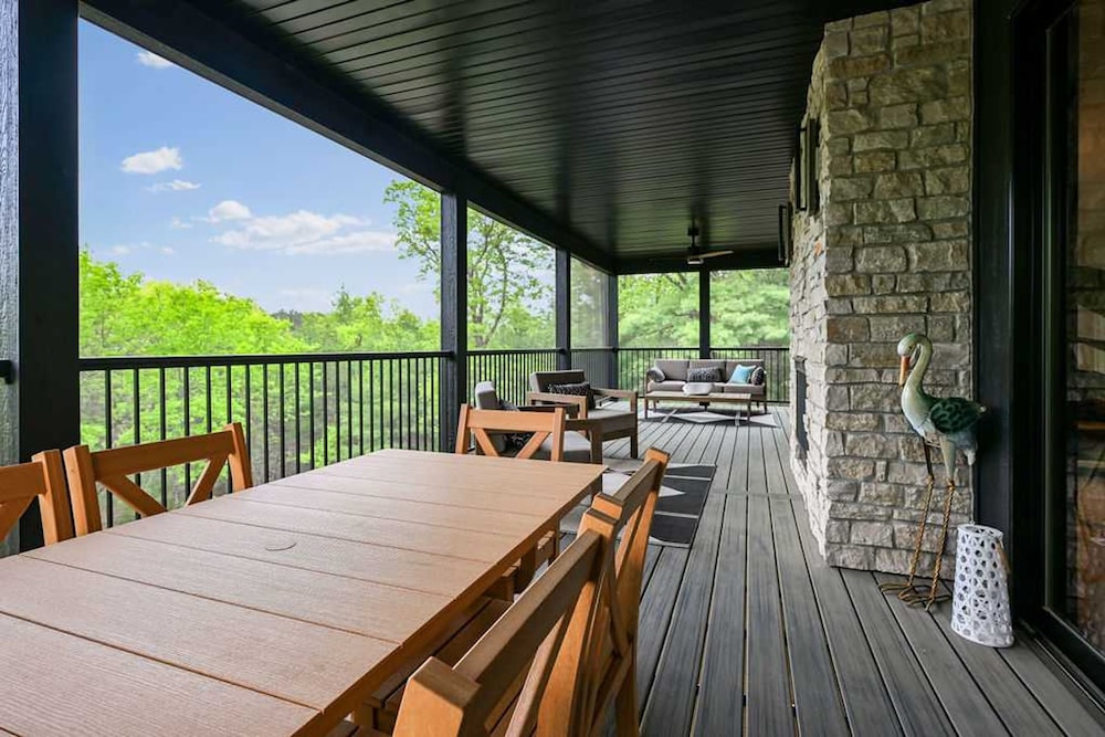 6BR Sand Valley Lodge With Hot Tub Bar Putting Green