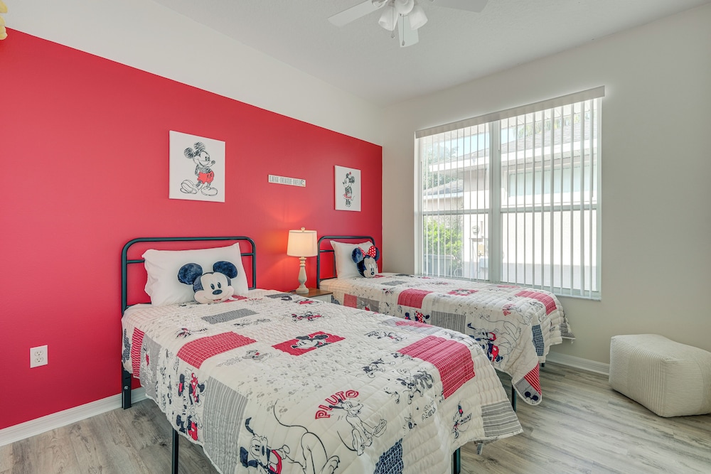 Waterfront Home w/ Private Pool: 5 Mi to Disney!