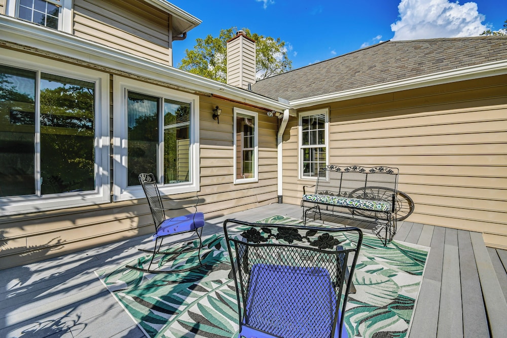 Mtn Views, Deck, Porches & Patio: Asheville Escape