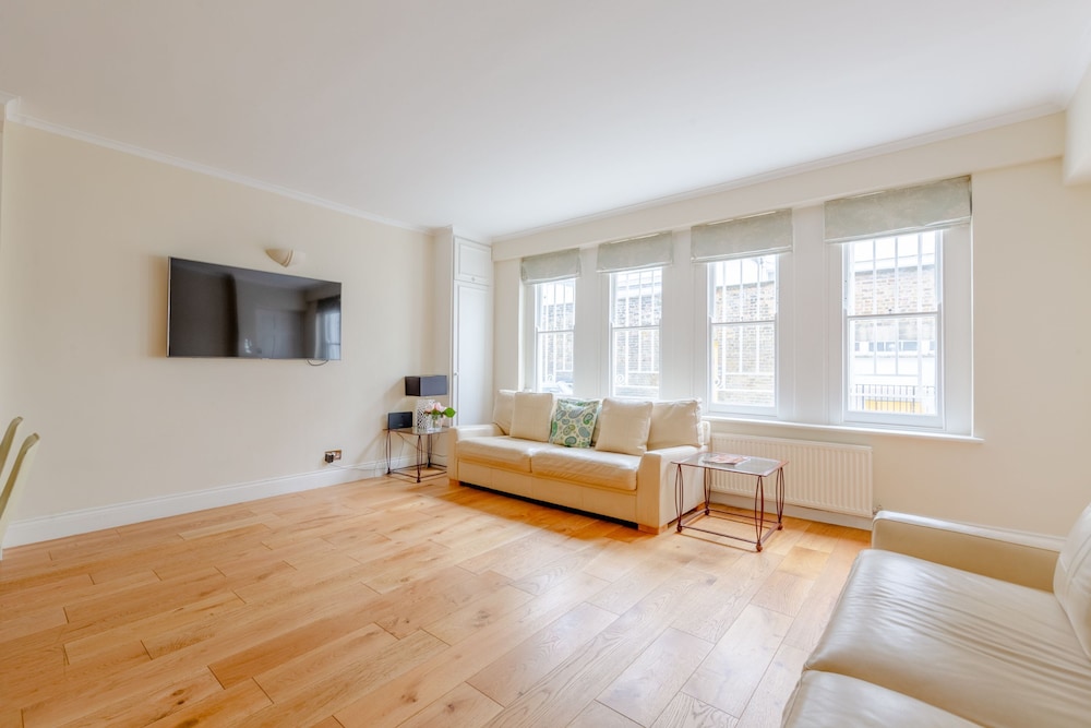 Spacious and Central 3 Bedroom House in Paddington