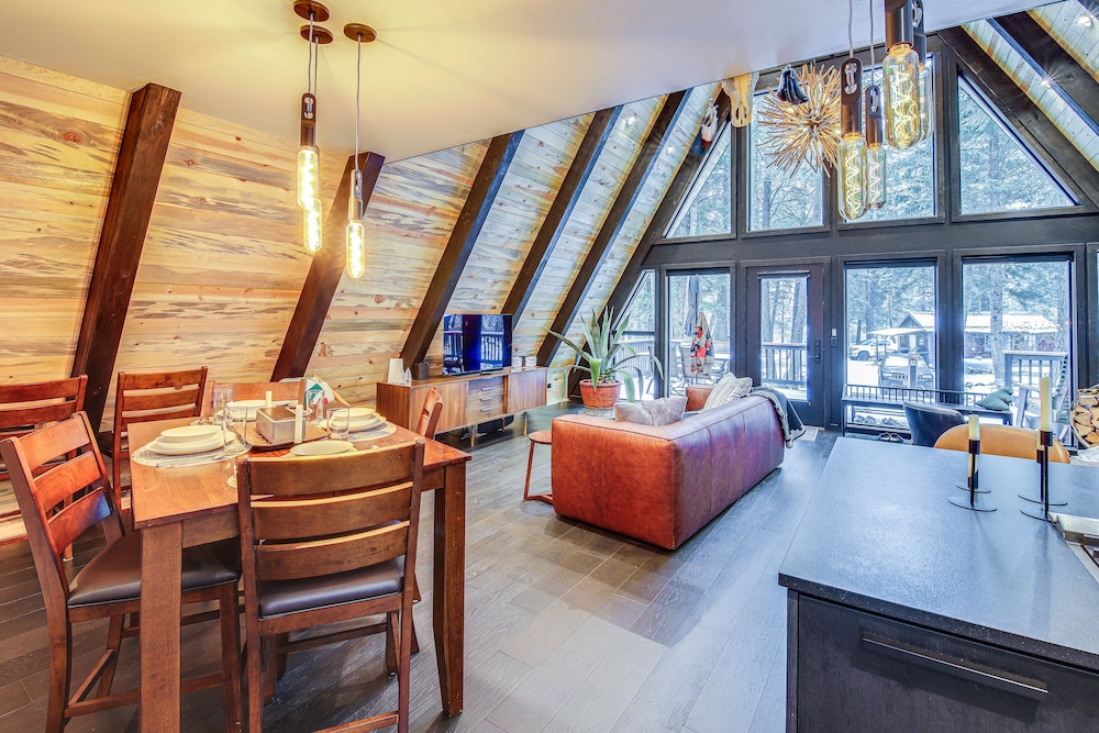 Stunning A-frame Cabin, Steps to Clark Fork River view 2