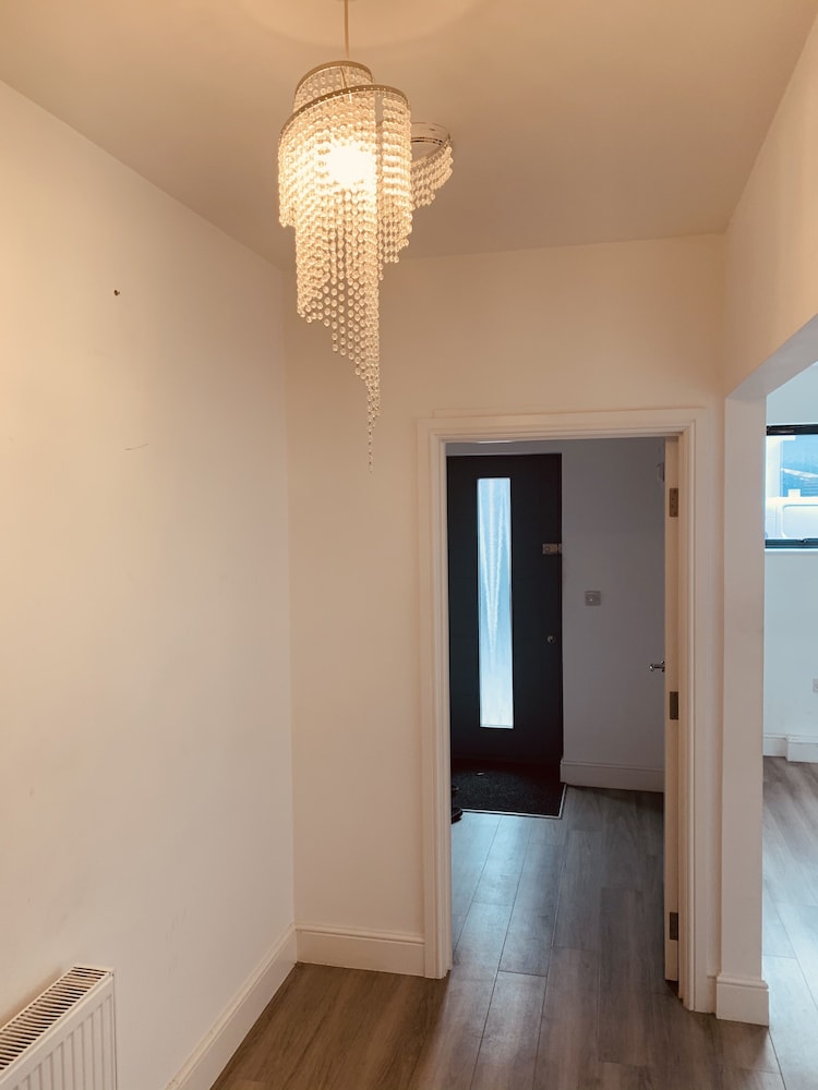 Immaculate 1-bed Apartment in Watford view 2