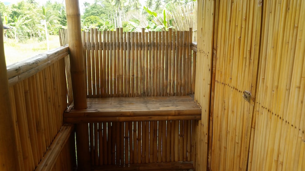Banana Grove Backpackers Inn