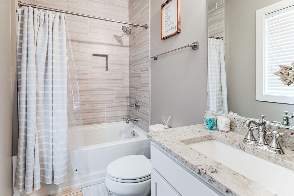 Pet-friendly Abode w/ Balcony in East Nashville!