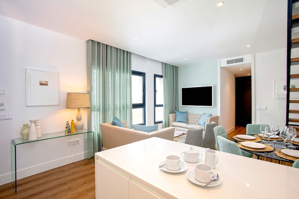 Exclusive Penthouse Near Torre del Oro Betis Xxvi