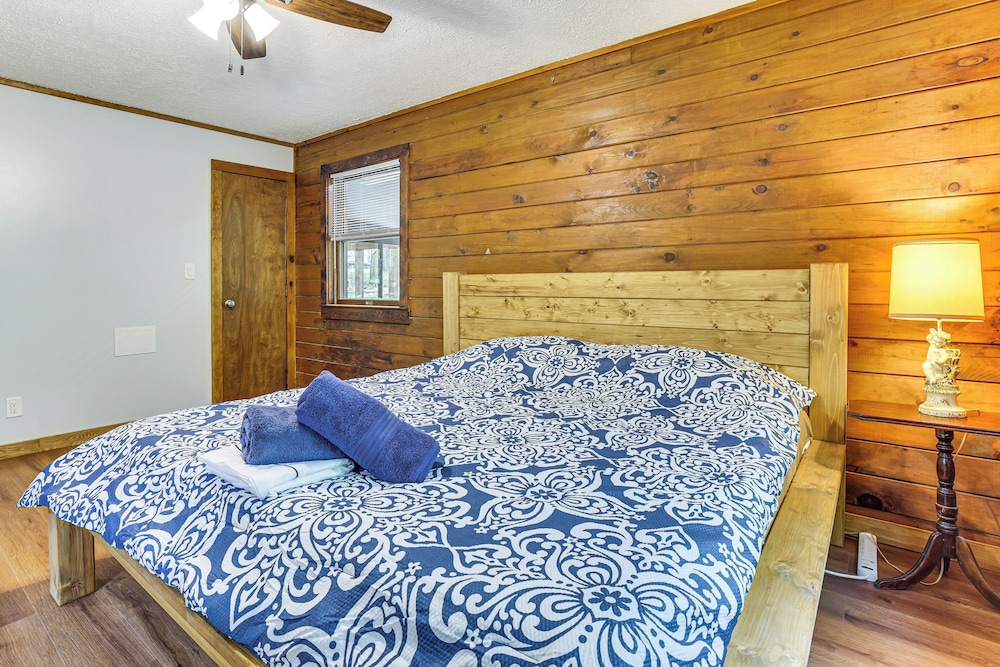 Long Pond Log Cabin w/ Hot Tub Soaks & Outdoor Fun