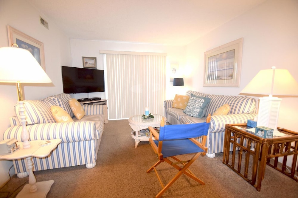 Blaire Isle 101N 2 Bedroom Condo by RedAwning view 4