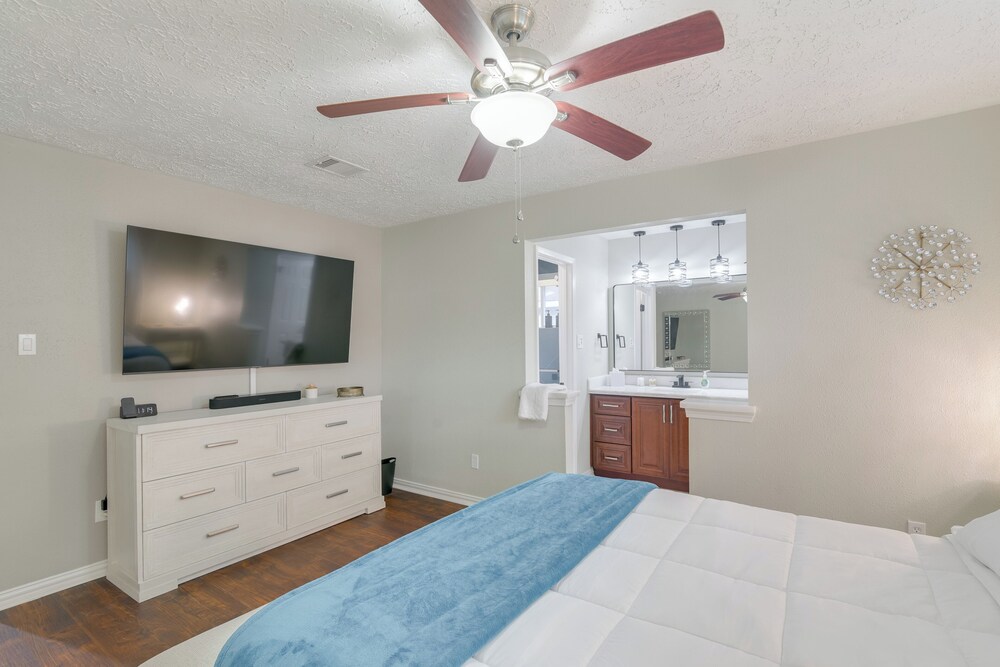 Golf & Get Outside - Family Home in Houston!