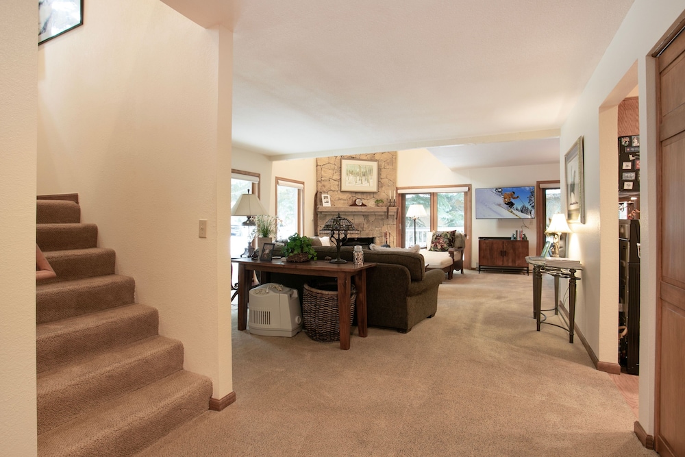 I1 Gore Creek Meadows 4 Bedroom Townhouse