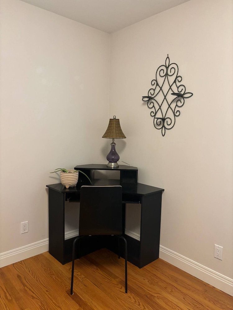 Luxury Modern Stay - 2000 Sqft
