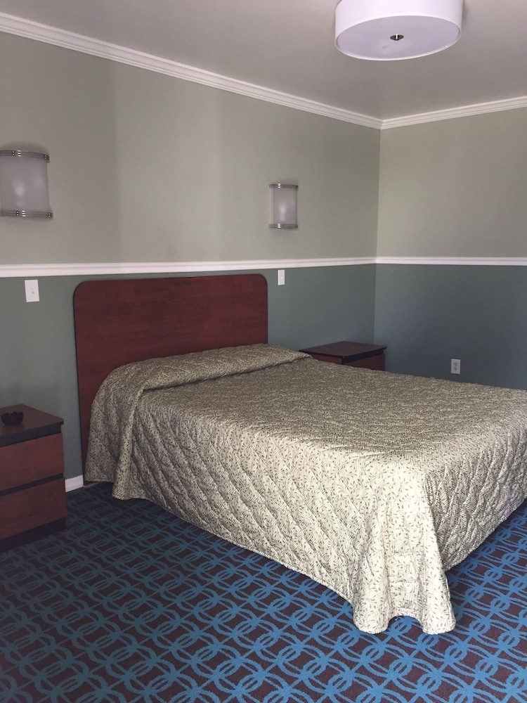 Shirley Motel