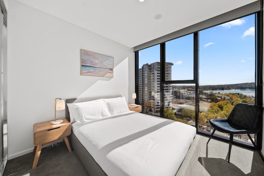Sleek 2-bed Apartment With Rooftop Garden Access