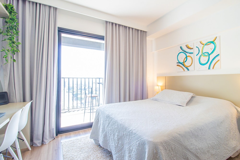 Studio Elegante com Varanda e Tima Localiza o