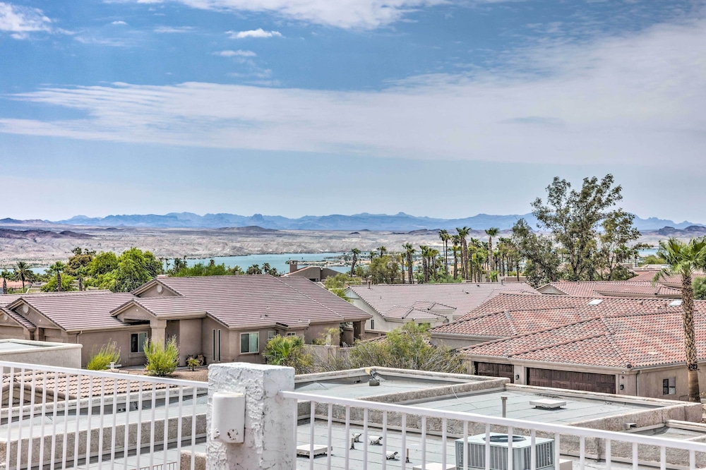Sunny Snowbird's Retreat w/ Lake Havasu Views!