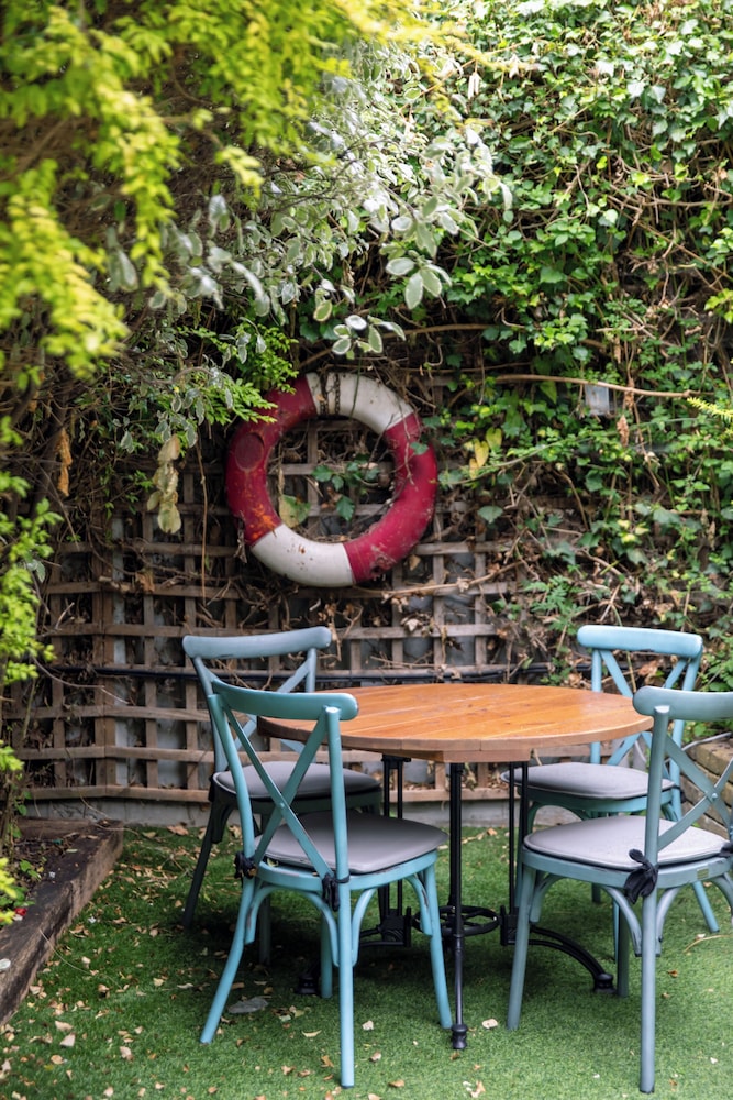 outdoor bbq area
