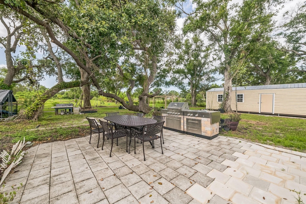 Elwood Park Gem: Spacious 3br Prime Location 3 Bedroom Home