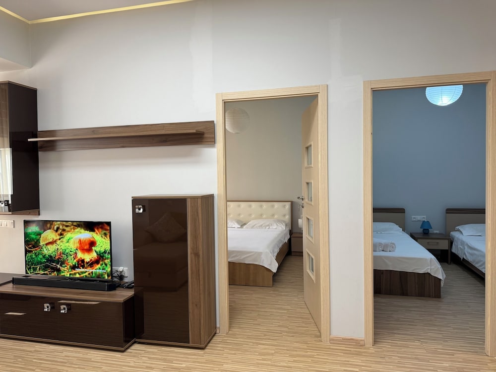 Deluxe 2-bedroom apartment by Sweet Home