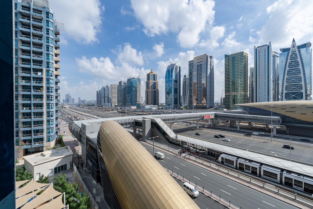 Dubai Marina - Stunning Huge 4 Bedroom Apts Near JBR - Gym - Pool - Parking by Sojo Stay