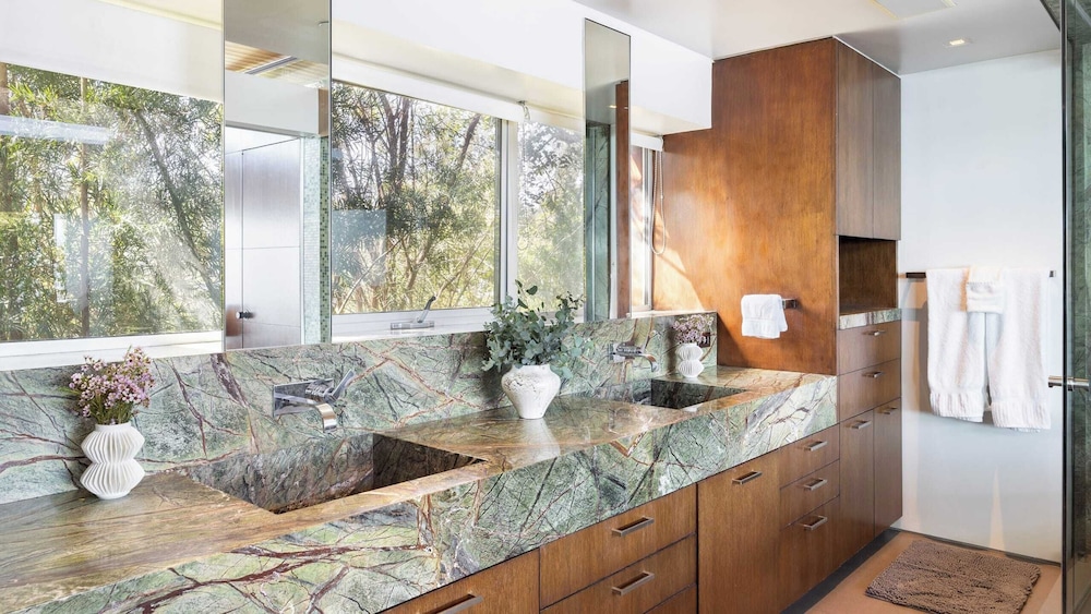Hollywood Overlook by Avantstay Private Pool + Hot Tub Panoramic Views