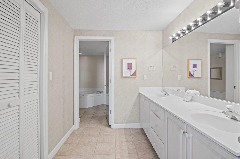 Inn at Crystal Beach 611