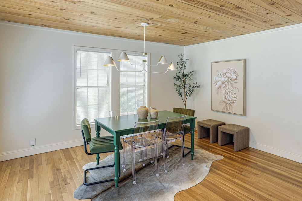 Walk to Ole Miss! Updated Home Near Oxford Square