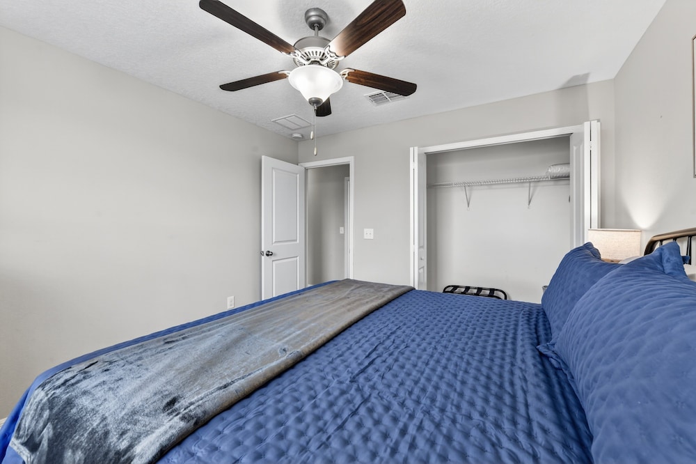 Spacious Getaway Near Apollo Beach 5 Bedroom Home