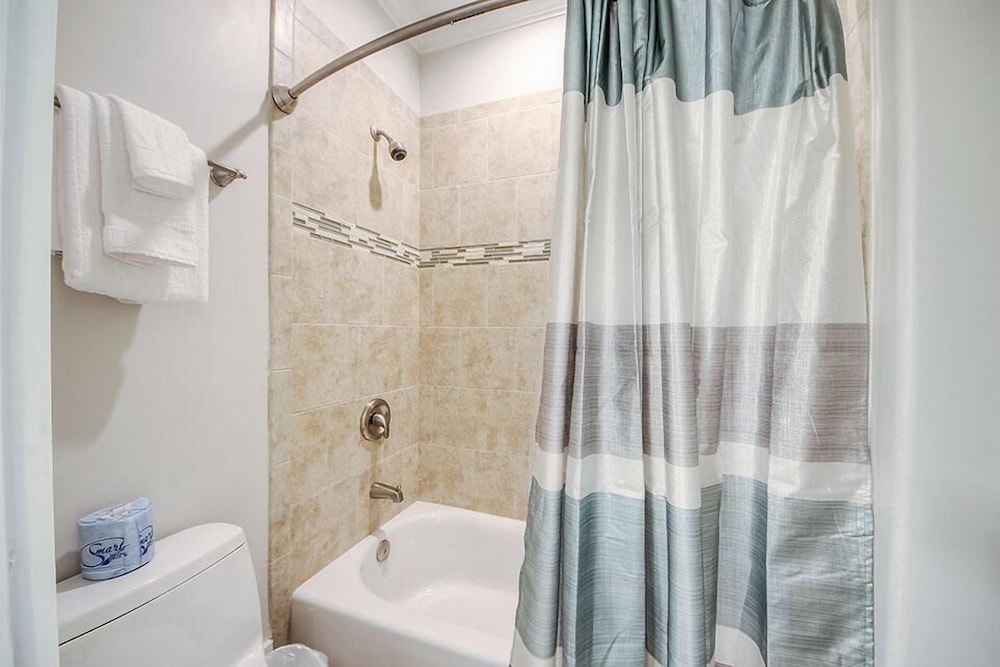 Costa Del Mar 5 Bedroom Holiday Home by Five Star Properties