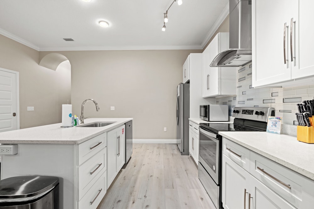 Spacious 4-bed, 3-bath Beach House Sleeps 12 for the Perfect Getaway