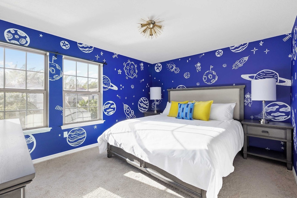 Sleeps 20! Resort Home Near Disney, Pool+game Room Twice-as-nice by Avantstay