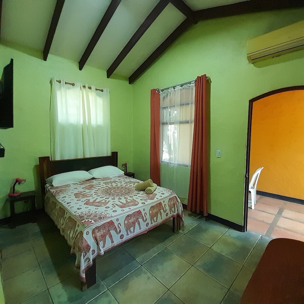 Hotel Cabinas La Playa