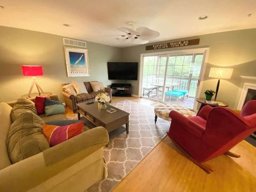 Canal Landing Court 36