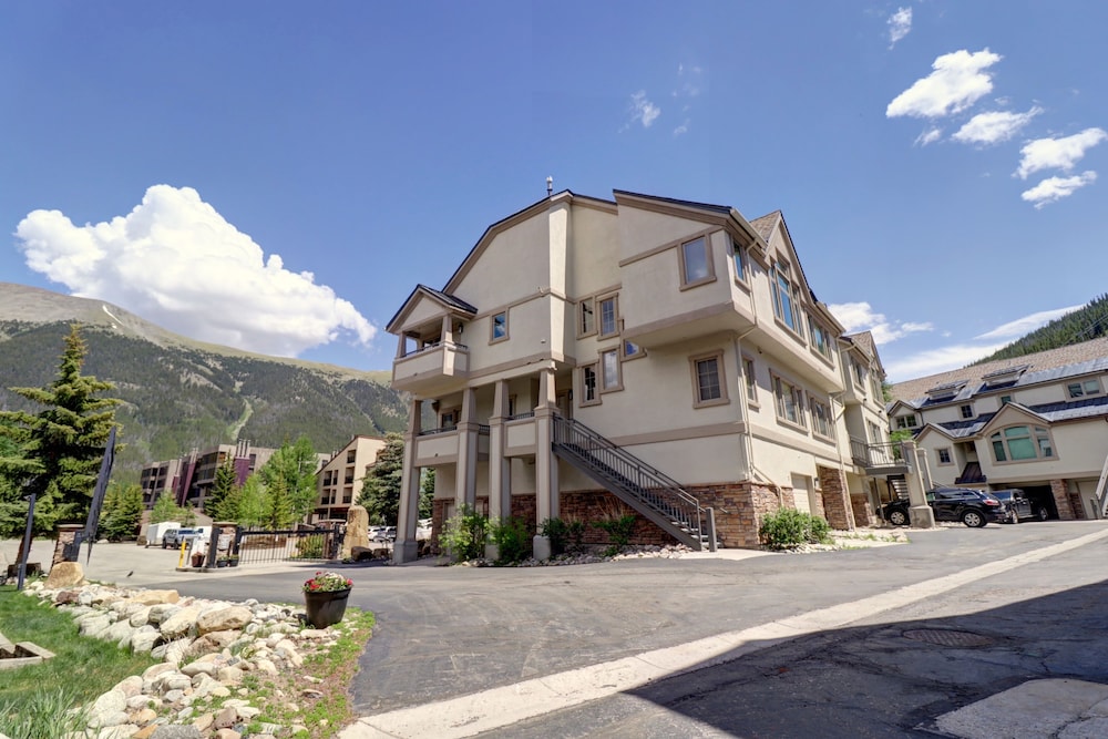 Summit County Vacations - Newly Renovated, Slope-Side Walk-In Walk-Out, Top Floor, Views of Ten Mile Range - ER4 by Redawning - Property Image 13