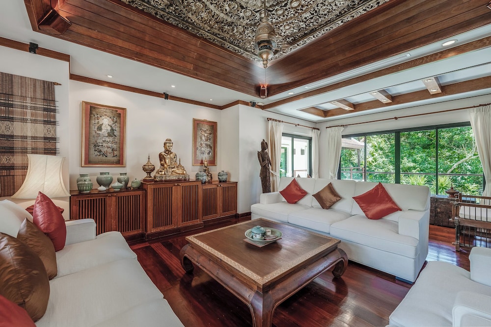 Naiharn 4br Private PoolVilla near Beach