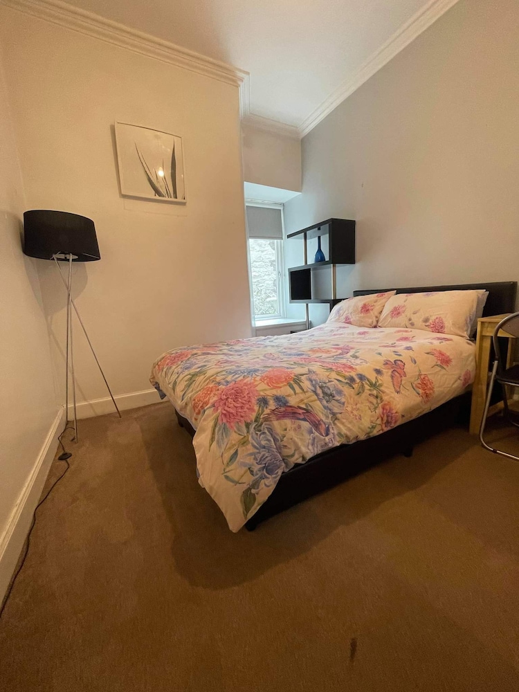 Unique two bed Main Door Flat at the Meadows view 2