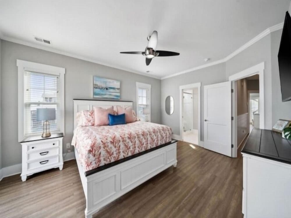 Sunnyside - Ocean And Inlet Views, Steps To Beach Access, Plus Parking For 4! 5 Bedroom Townhouse by RedAwning view 3