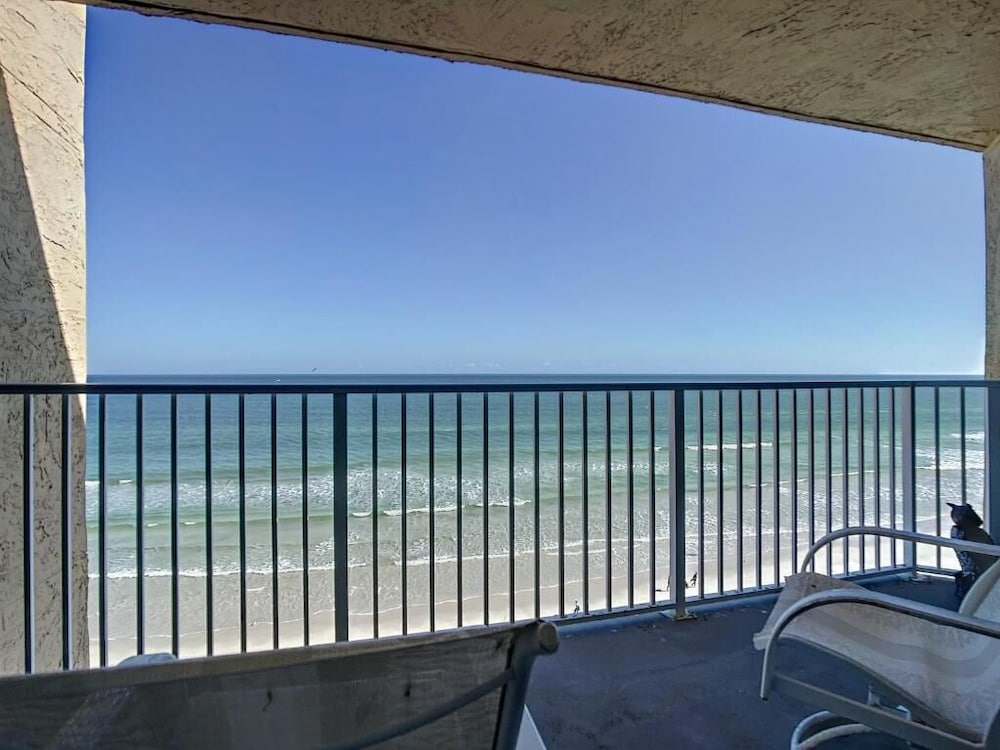 Oceania Beach Club