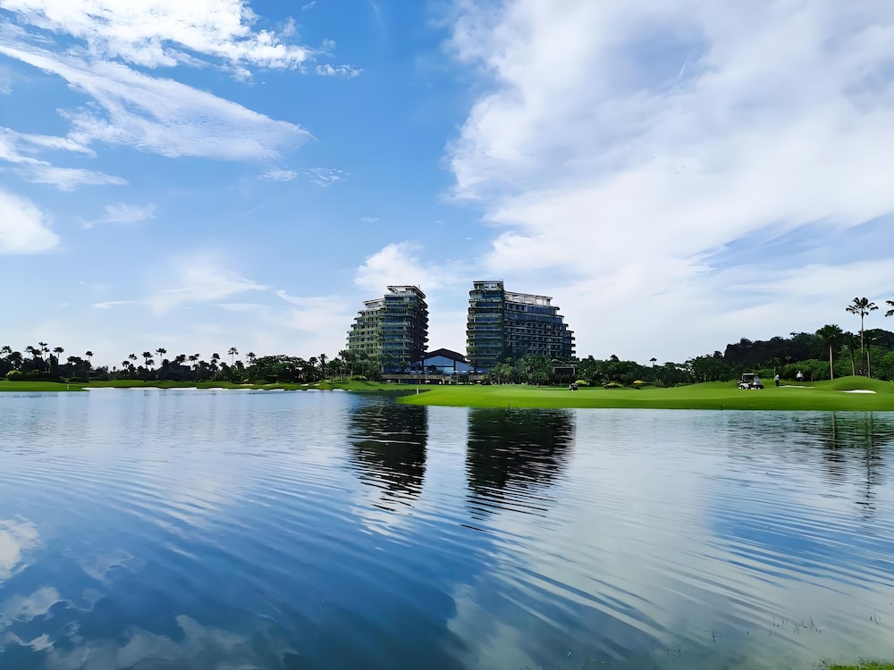 Forest City Golf Villa by A & Home Party