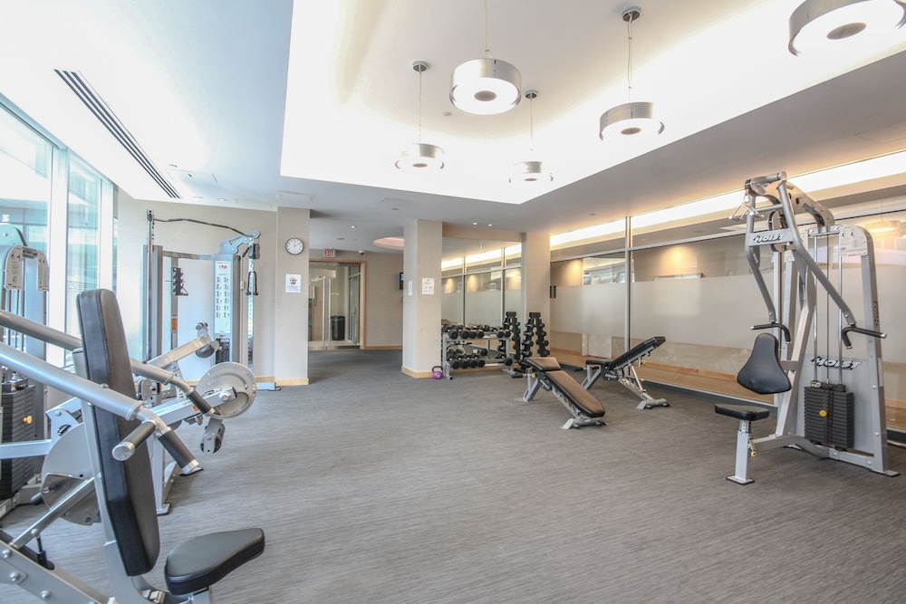 Sarkar Suites - Maple Leaf Square