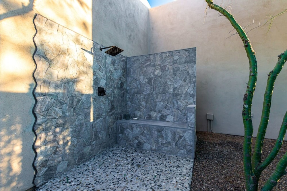 Desert Foothils Rustic Resort Oasis w Pool Spa