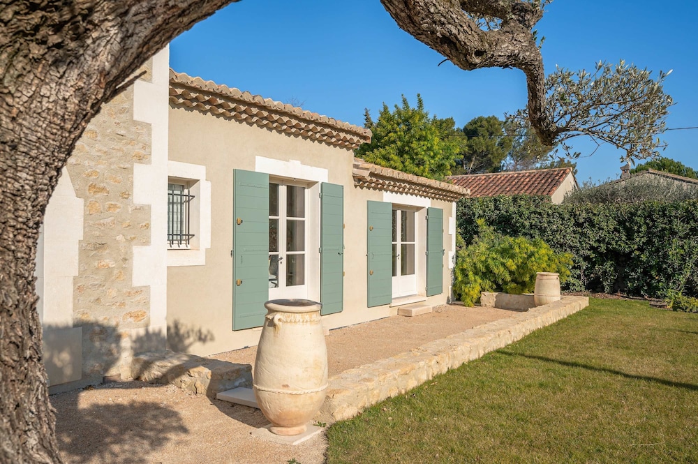 Villa Lou Panta Elegance and Comfort in the Heart of Saint-r My-de-provence