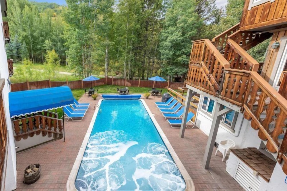 2 Bedroom Mountain Condo in Vail Village at Gondola One