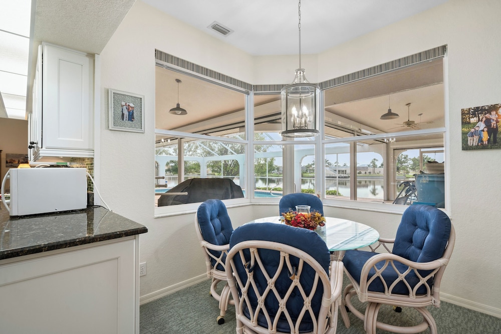 Poolside Bliss & Lake Fun: Florida Getaway!