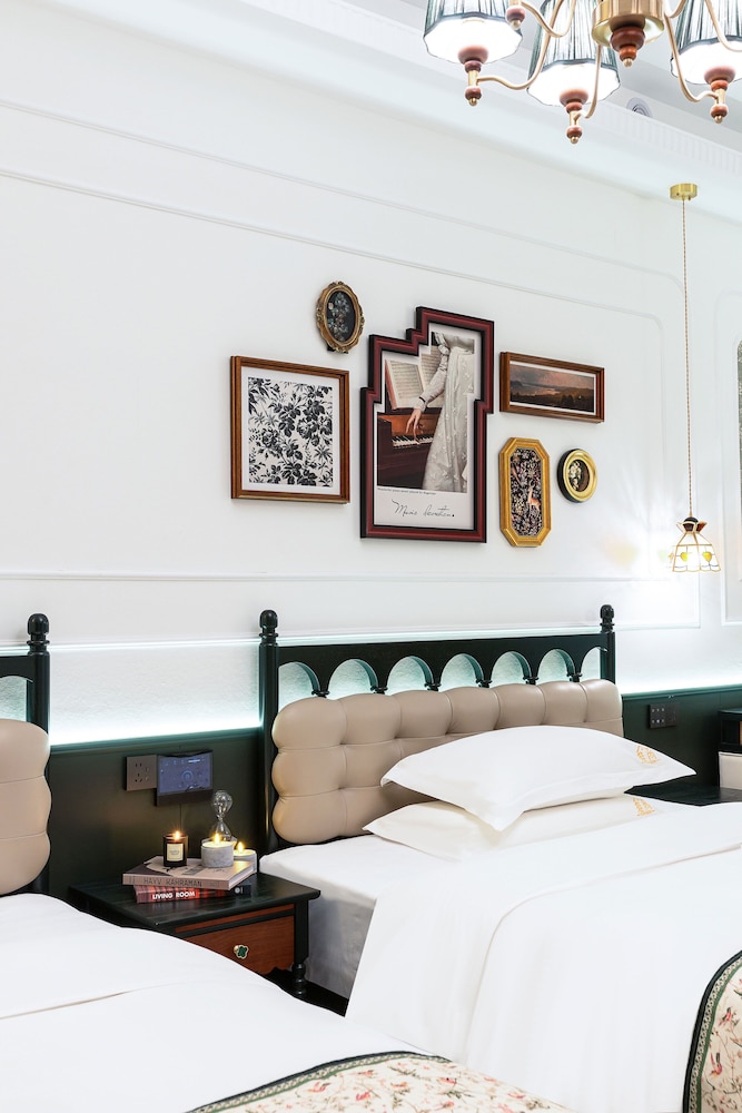 Vishan Garden Trendy Hostel