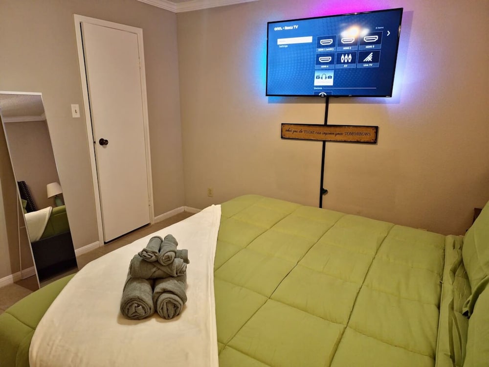 Quiet Stylish Retreat - Near NRG at TX MED Cntr