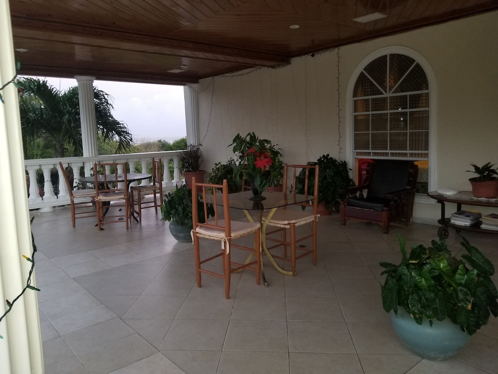 Savannes Bay Garden Inn