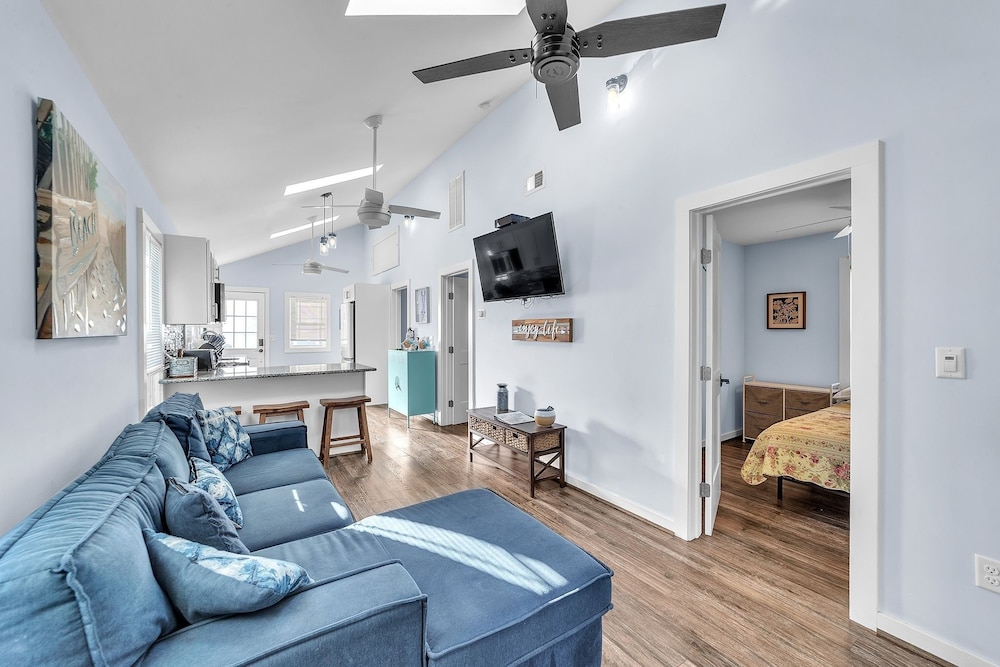 Cozy 3-br Retreat, Four Blocks To Beach & Boardwalk 3 Bedroom Home