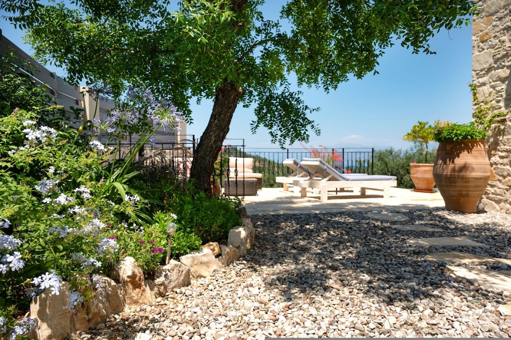Bee Tree Villa in Corfu